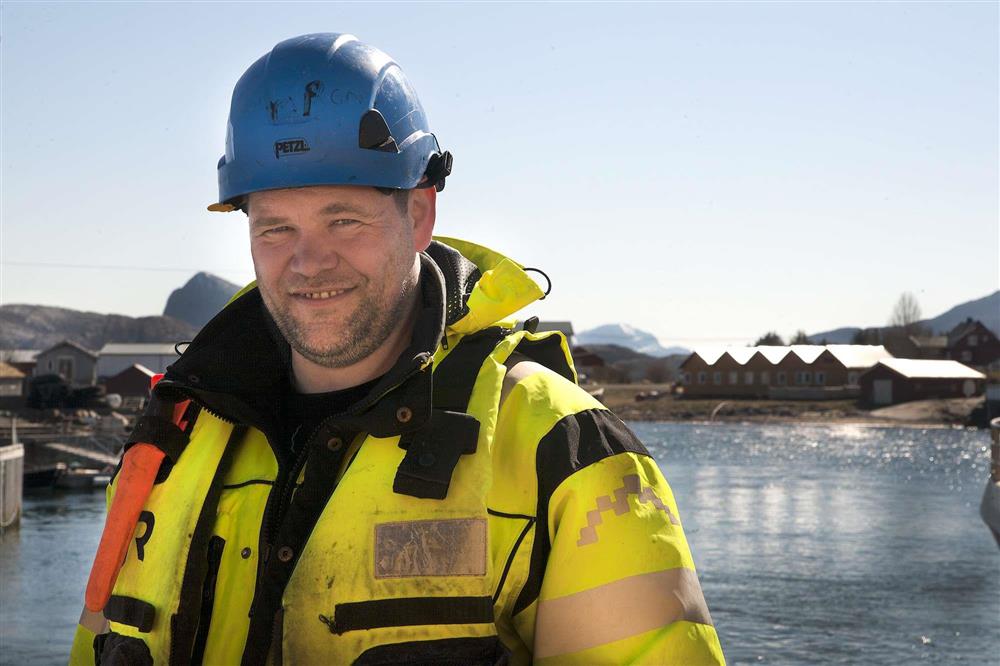 Kvarøy fiskeoppdrett - Klikk for stort bilde